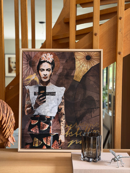 Frida, I have your back | Floating frame