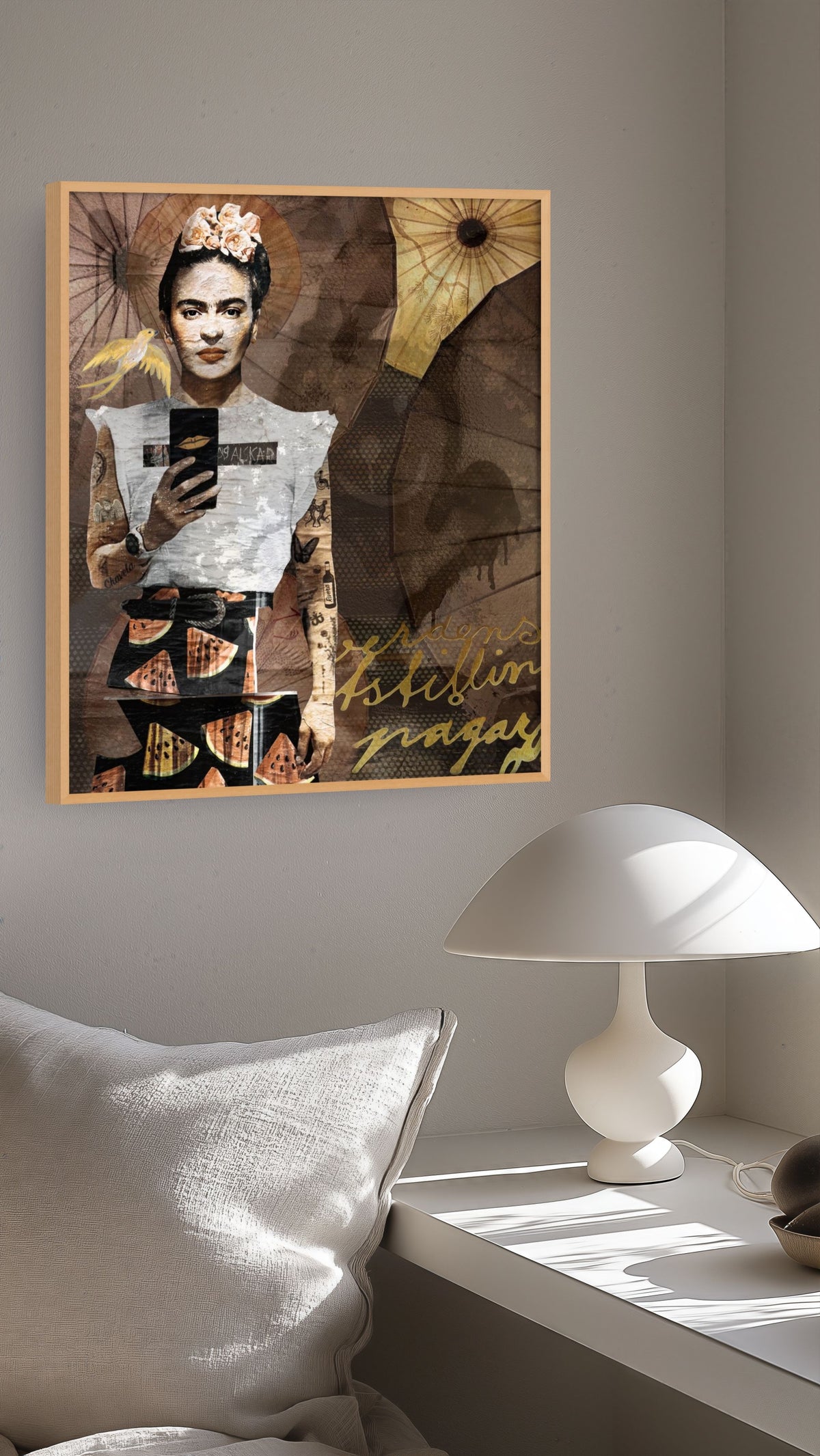 Frida, I have your back | Floating frame