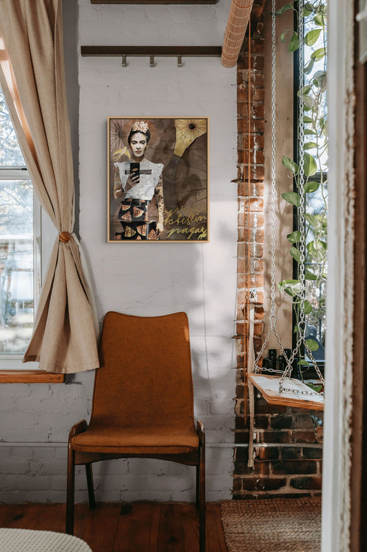 Frida, I have your back | Floating frame